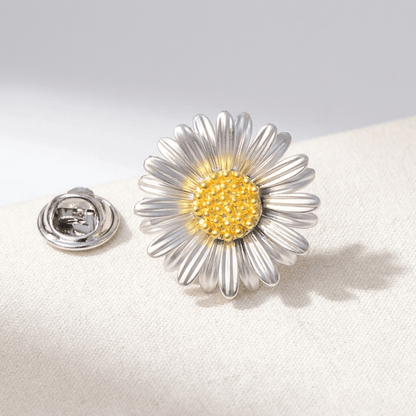 Elegant Gold Daisy Flower Brooch