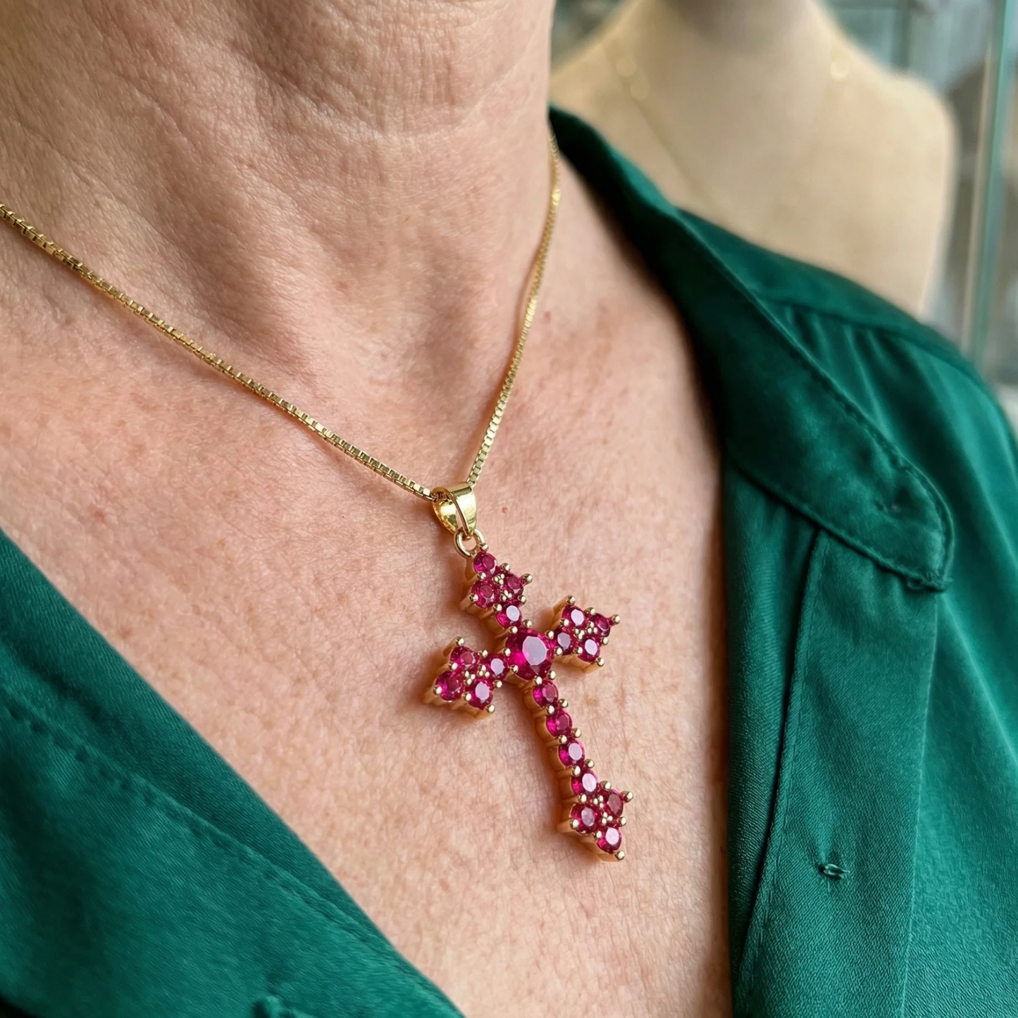 Elegant Rosé Cluster Gold Necklace
