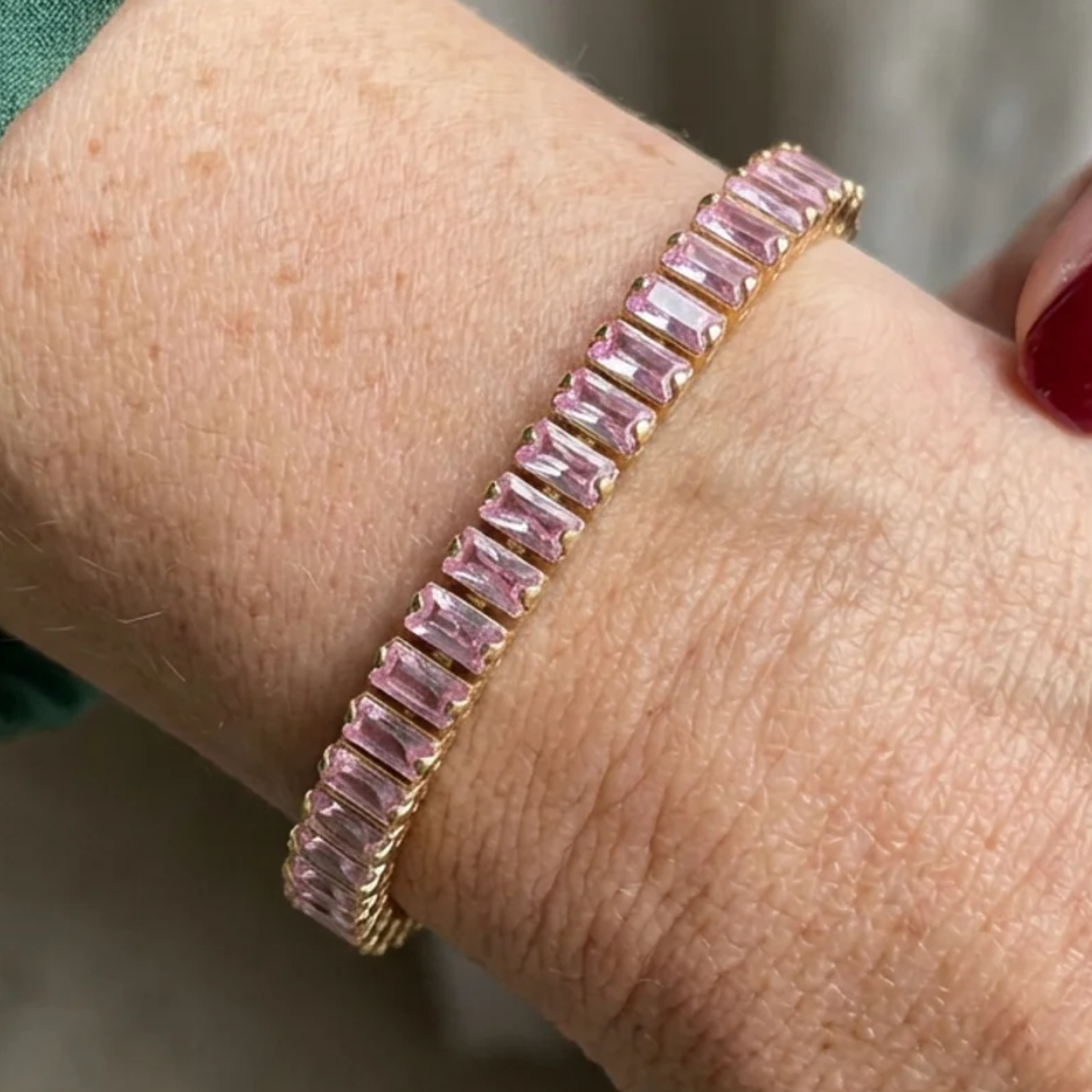 Elegant Rosé Sapphire Gold Bracelet