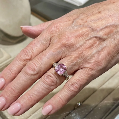 Elegant Rosé Sapphire Radiance Ring