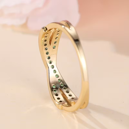 Sophisticated Emerald Gold Ring